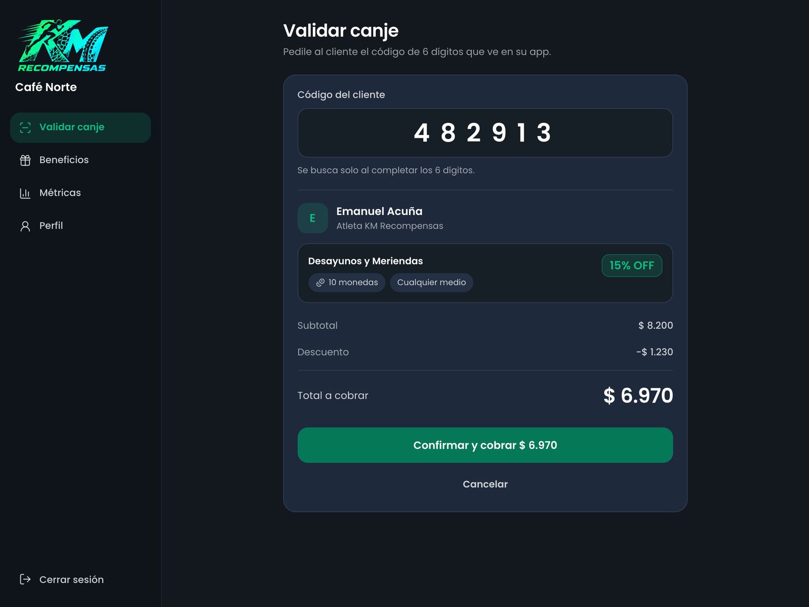 Panel de comercio: se ingresa el código de 6 dígitos, aparece el cliente, el beneficio y el total a cobrar, y se confirma con un botón.